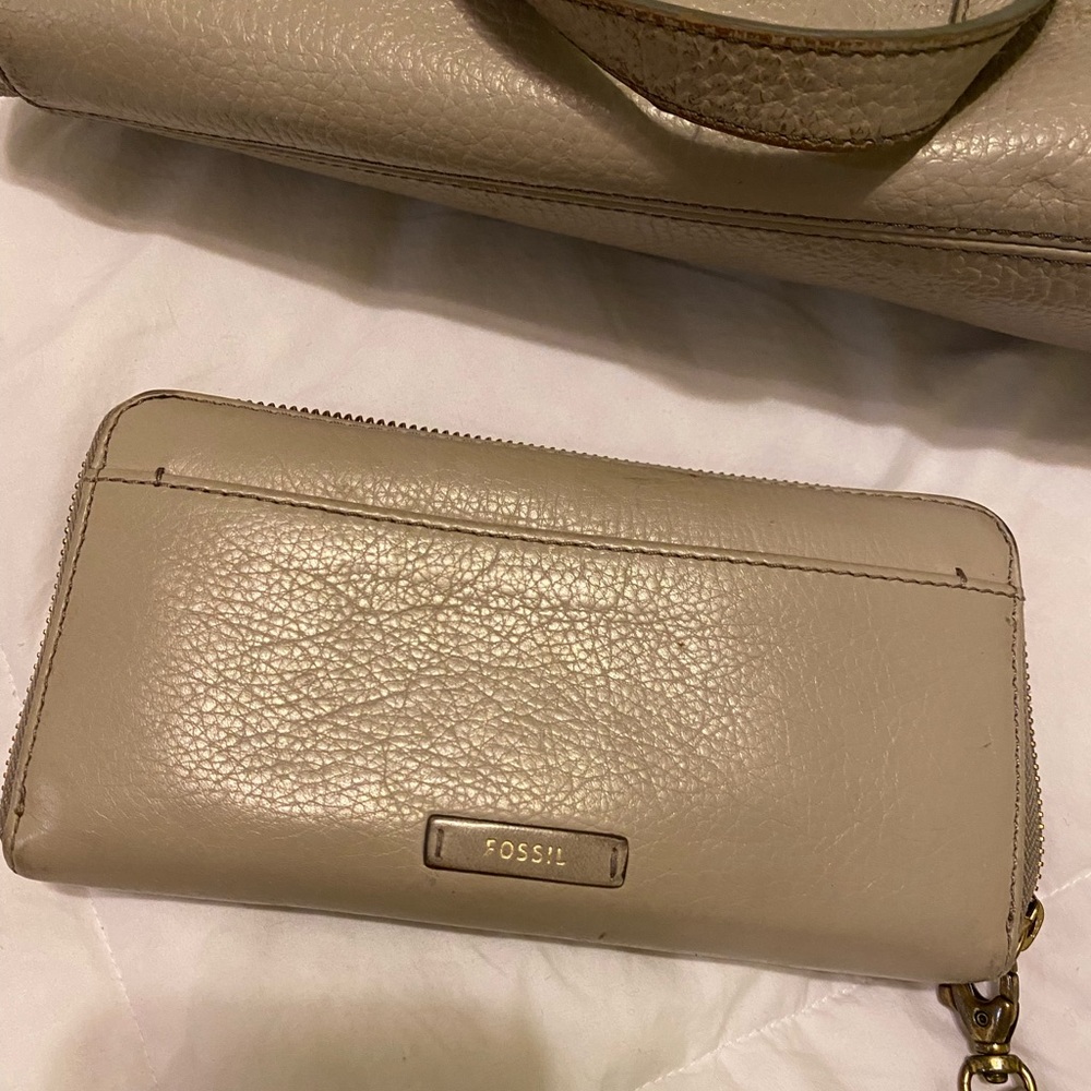 Gray Fossil Bag With Matching Wallet - image 4